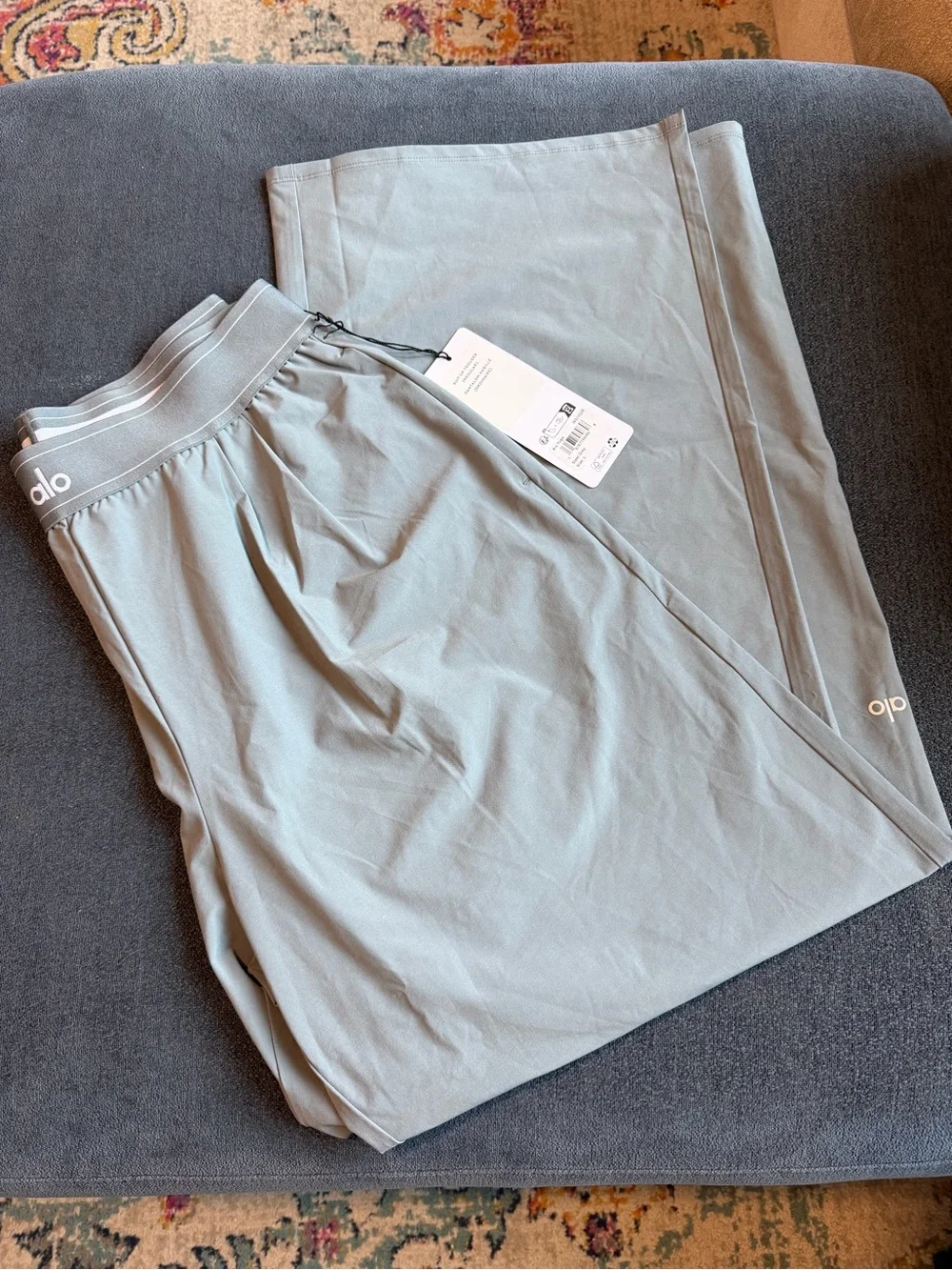 NWT Alo Yoga Suit Up Trousers (regular length) - size L